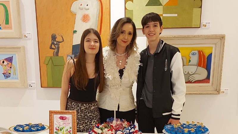 Rosana Beni com os filhos em seu aniversário - Foto: Divulgação