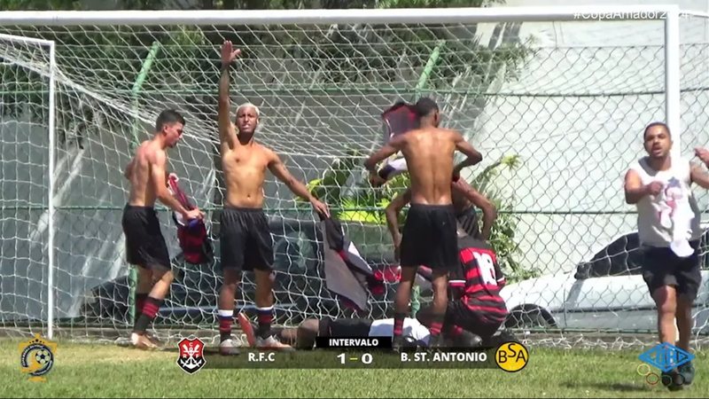 Goleiro passa mal em campeonato - Foto: Reprodução/YouTube