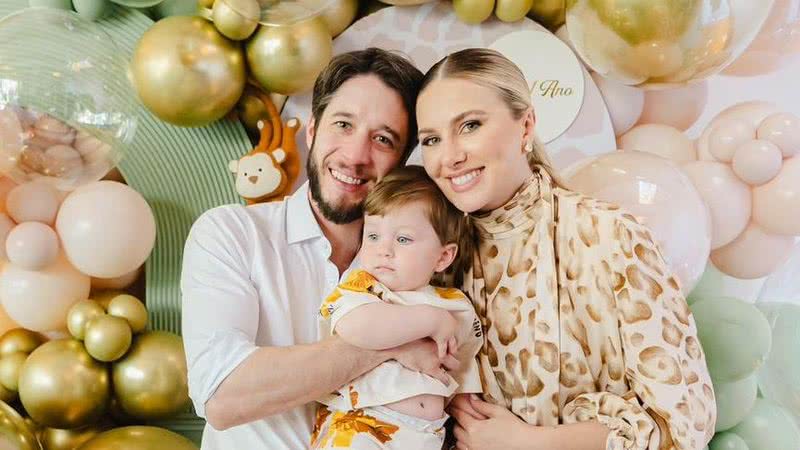 A Miss Brasil Marthina Brandt ao lado do marido, Gabriel Kanner, e seu filho, João - Foto: Divulgação