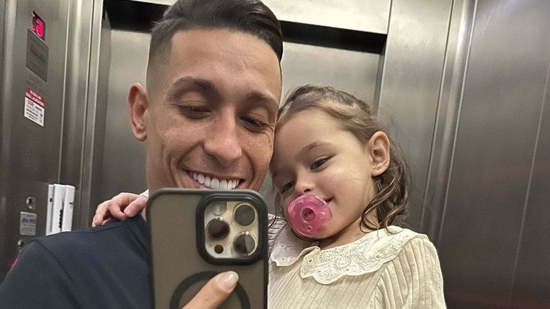 Matheuszinho com a filha - Foto: Reprodução/Instagram