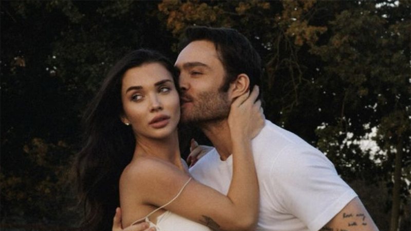 Amy Jackson e Ed Westwick - Foto: Reprodução / Instagram