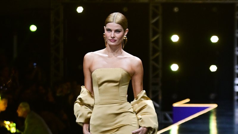 Isabeli Fontana encerra noite de desfiles em evento de moda em SP - Foto:  Beleza Experience