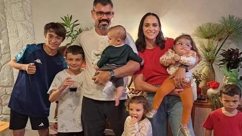 Juliano Cazarré e Leticia com os filhos - Foto: Reprodução / Instagram