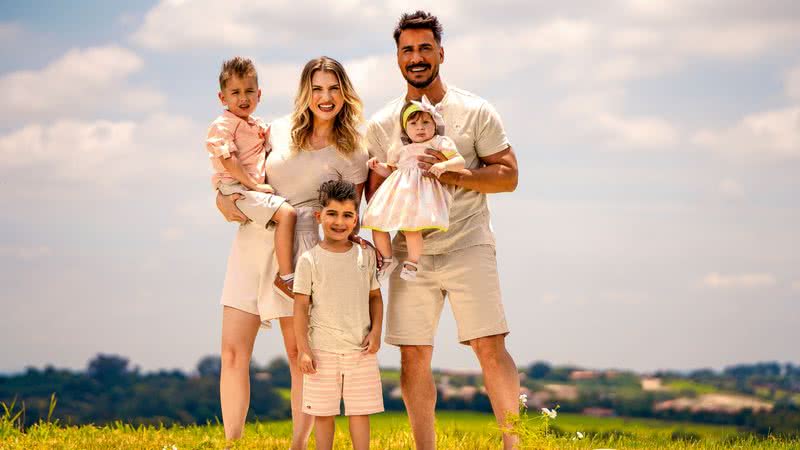 Julio Rocha transforma rotina em família em conteúdo para as redes sociais - Foto: CARAS Brasil