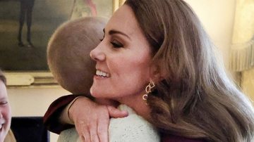 Kate Middleton com brincos de ouro amarelo - Foto: Reprodução / Instagram