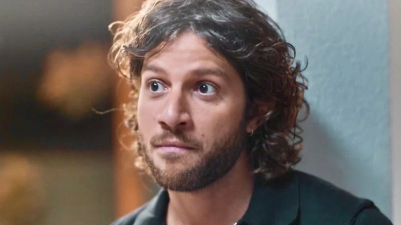 Mavi (Chay Suede) na novela Mania de Você - Foto: Reprodução / Globo