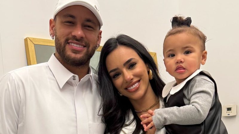 Neymar Jr e Bruna Biancardi com Mavie - Foto: Reprodução / Instagram