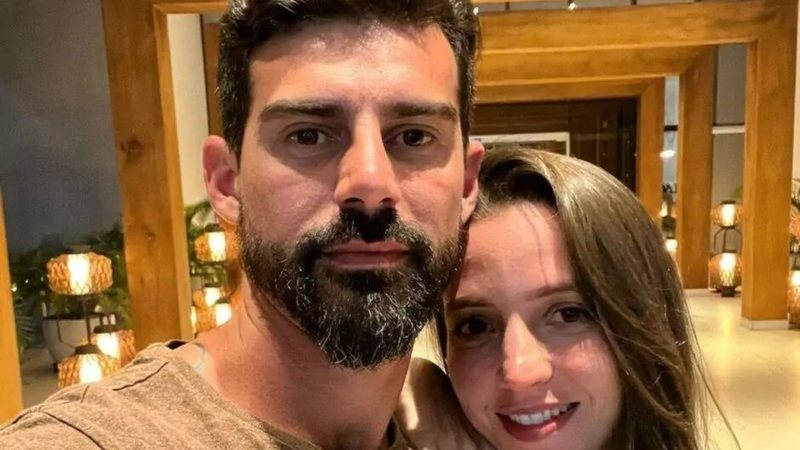 O jogador de futebol Radamés Martins e sua esposa Caroline Furlan - Foto: Reprodução/Instagram