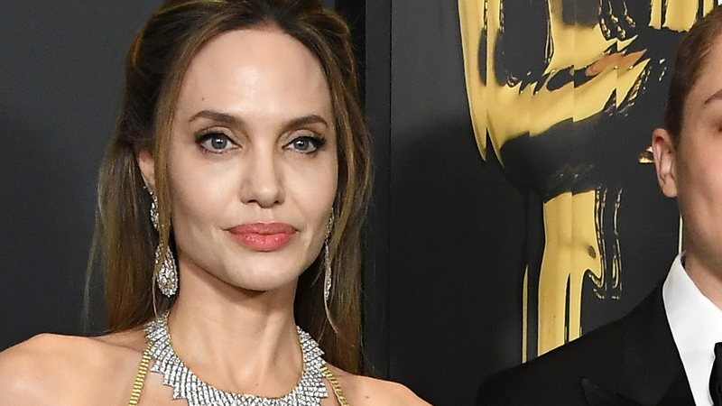 Angelina Jolie faz rara aparição com o filho Knox - Foto: Getty Images