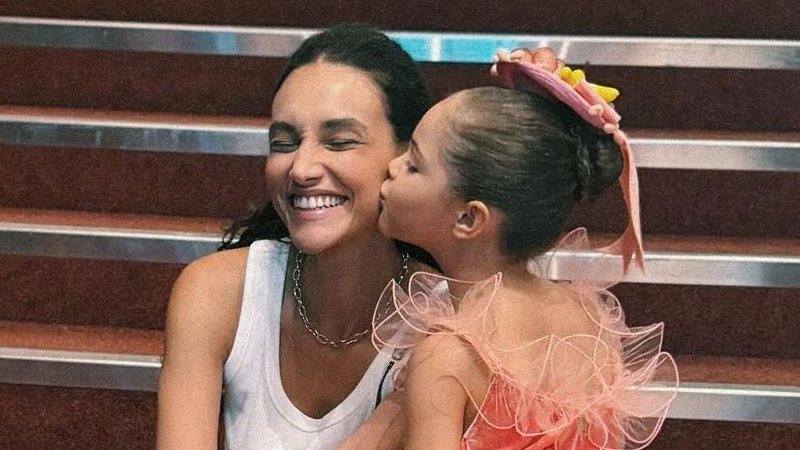 A atriz Débora Nascimento e sua filha, Bella - Foto: Reprodução/Instagram @debranascimento