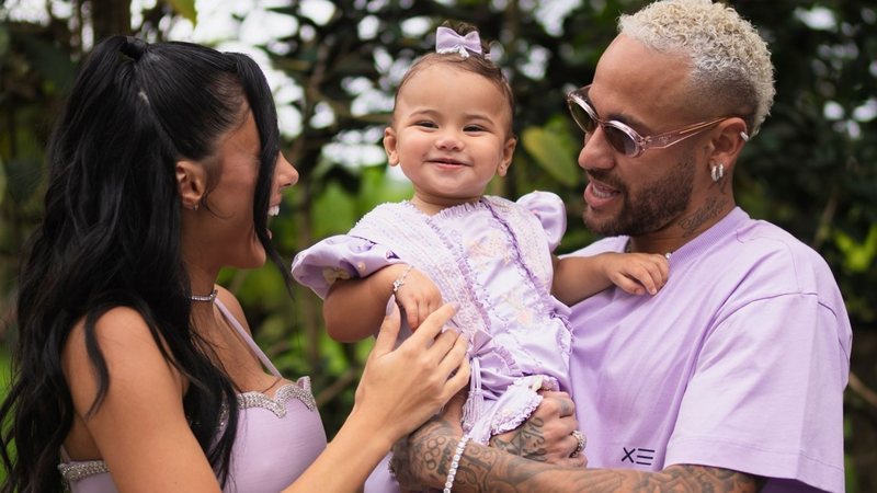 Bruna Biancardi e Neymar com Mavie - Foto: Reprodução / Instagram; @queiroz