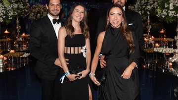 Patricia Abravanel e Rebeca Abravanel com os maridos no leilão de Ronaldo - Fotos: Lucas Ramos / Brazil News