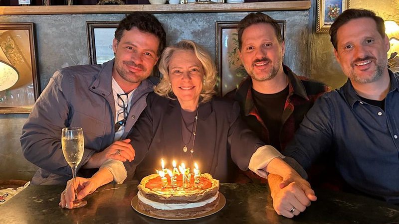 Elizabeth Savala celebrou os 70 anos ao lados dos filhos Cyro Picchi, Tadeu Picchi, Diogo Picchi e Thiago Picchi - Foto: Acervo Pessoal