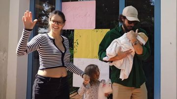 Laura Neiva, Chay Suede e as filhas, Maria e Ana - Foto: Reprodução / Instagram