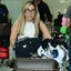 Wanessa Camargo chega com os filhos após viagem