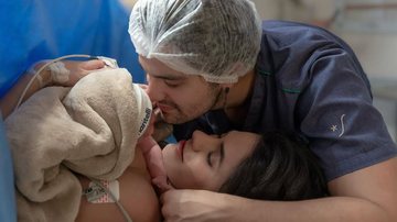 Jade Magalhães e Luan Santana em registro do nascimento da filha, Serena - Foto: Reprodução/Instagram