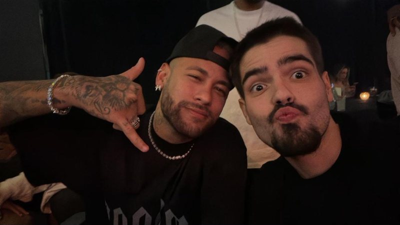 Neymar Jr. na companhia do amigo, o apresentador João Silva - Foto: Arquivo Pessoal