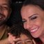 Viviane Araújo com Guilherme Militão e o filho