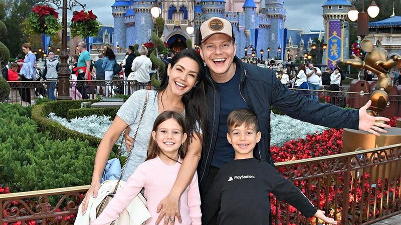 Thais Fersoza e Michel Teló com os filhos - Foto: Reprodução/Instagram