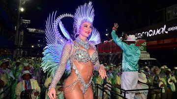 Paolla Oliveira em desfile da Grande Rio - Foto: Leo Franco/AgNews