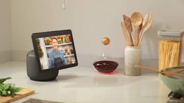 Confira os benefícios de ter um Echo Show na cozinha - Reprodução/Amazon