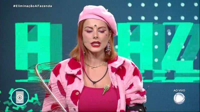 Deborah detona as atitudes de Deolane e diz: “A covarde tem nome e é Deolane” - Reprodução/Record TV