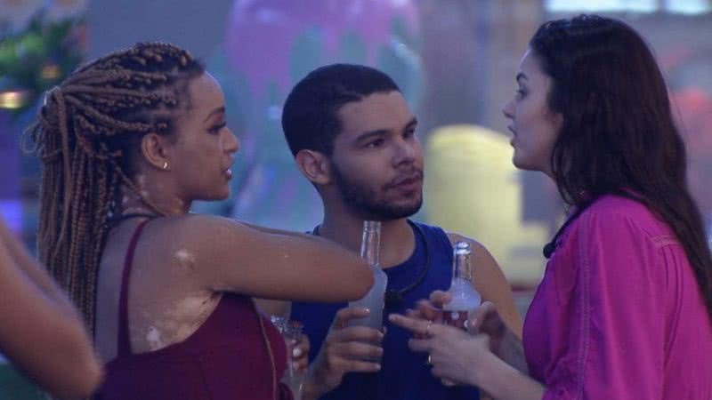 Eslovênia e Natália protagonizam primeira discussão no BBB22 - Foto/Reprodução Globoplay