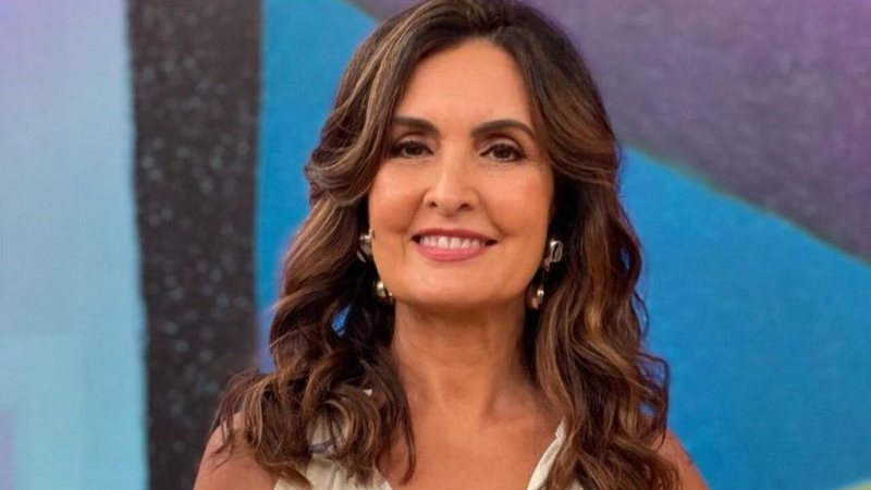 De visual novo e deslumbrante, Fátima Bernardes retorna aos trabalhos na televisão - Reprodução / Instagram