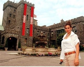 No Castelo, localizado a quarenta minutos de Manhattan, a atriz se prepara, animadíssima, para curtir a agitação da festa paralela à semana de moda de New York.