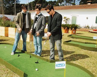 Os atores Gustavo, Wagner e Sidney descobrem juntos as vantagens do golfe