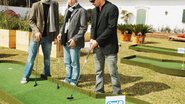 Os atores Gustavo, Wagner e Sidney descobrem juntos as vantagens do golfe