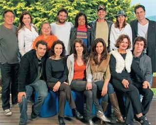 Em pé, a partir da esq., Eduardo Galvão, Leila Schuster, Bete Mendes, Rodrigo Lombardi, Maria Ceiça, Felipe Kannenberg, Daniela Escobar e Carlos Casagrande. Sentados: Jean Fercondini, Fernanda Carvalho Leite, Ingra Liberato, Claudia A