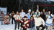 Para celebrar a beleza do inverno nos Andes, grupo chileno toca para Cynthia, Karina, Nádia, Julia, Lanai, Kadu Moliterno, Kauai e Alexandre em bonita festa.