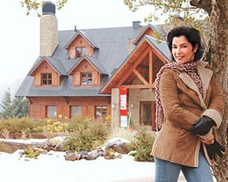 Angelina visita o Bosque de Arrayanes durante a temporada CARAS/NEVE nos Andes argentinos