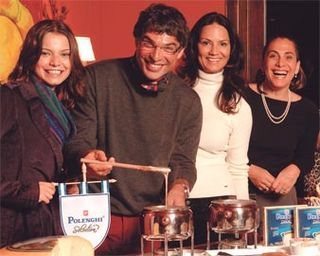 Em Bariloche, as belas Milena Toscano, Luiza Brunet, Totia Meirelles, Bárbara Borges e Cynthia Benini se encantam com o menu do chef famoso.