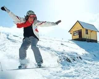 Convidada de CARAS em Bariloche, a jornalista, que viajou com a filha, é amante e praticante do esporte de inverno e encanta-se com a vista do Cerro Catedral.