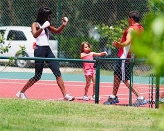 NAOMI: FÉRIAS COM SHAKIRA