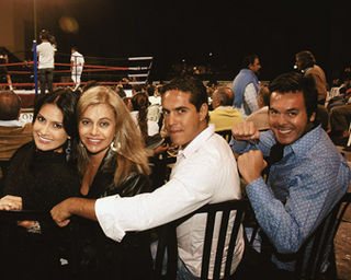 A TORCIDA DE NATÁLIA GUIMARÃES EM LUTA DE BOXE