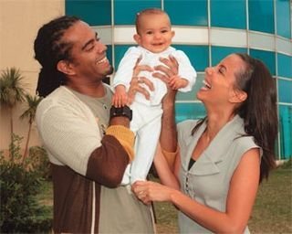 Jair Oliveira e a mulher, Tania Khalill, com a filha, Isabela.