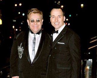 Elton John com com seu companheiro, David Furnish