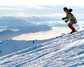 A cidade se localiza na Província de Río Negro, aos pés da Cordilheira dos Andes. É o mais importante e belo centro de esportes de inverno da América Latina. - Secretaria de Turismo da Argentina, Divulgação/Marcio Moraes