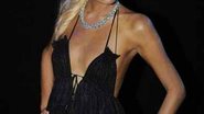 A socialite Paris Hilton assistiu ao evento no resort Fontainebleau - Timothy A. Clary/AFP