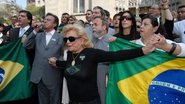 Agnaldo Rayol, Hebe Camargo, padre Antônio Maria (atrás), e Ivete Sangalo (de óculos), no Movimento Cansei, na Praça da Sé - Arquivo Caras