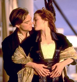 Leonardo DiCaprio e Kate Winslet, em Titanic - Reprodução