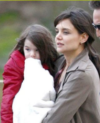 Suri Cruise e Katie Holmes - Reprodução