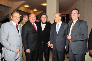 Carlito Merss, prefeito de Joinville; Luiz Henrique da Silveira, governador de Santa Catarina; Leonel Pavan, Vice-Governador de Santa Catarina; José Serra, governador de São Paulo; Ely Diniz, presidente do Instituto Festival de Dança de Joinville - NILSON BASTIAN E CRÉDITO AGÊNCIA ESPETACULUM