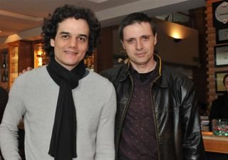 Wagner Moura cumprimenta Eduardo Russo - LIS CATENACI e NAIDERON JR.