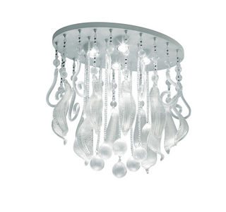 Luminária Elysse de Murano, com uma cascata de cristais transparentes e com diferentes formatos (galleryvetridarte.com.br) - Divulgação