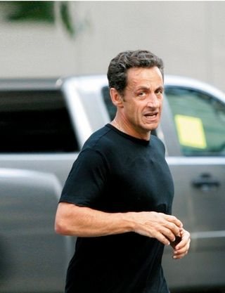 SARKOZY: SUSTO EM PARIS - Reuters