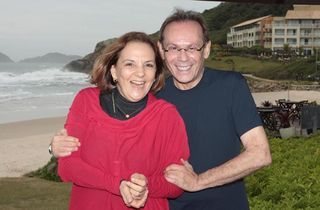 José Wilker e Denise del Vecchio apreciando a vista da praia do Santinho - Marcus Quint